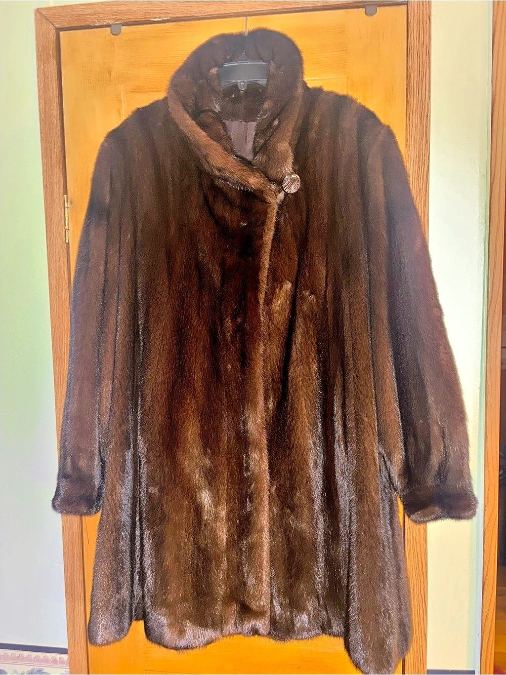 Brown Mink Fur Coat Like New
Mark Kaufman